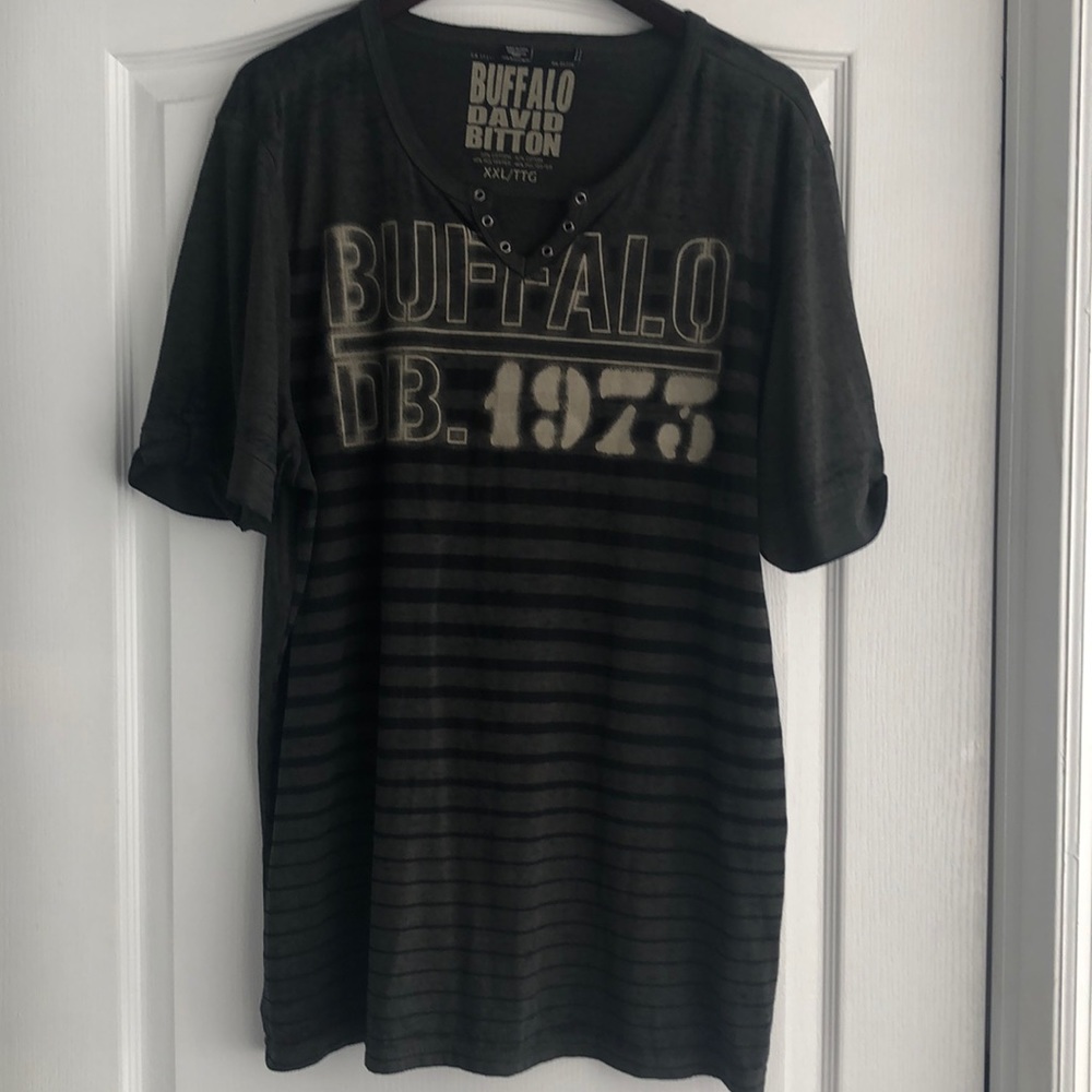 Men’s buffalo tshirt